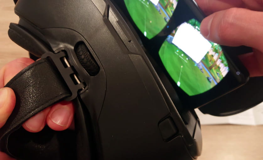 How does VR work with a mobile phone - insert your smartphone